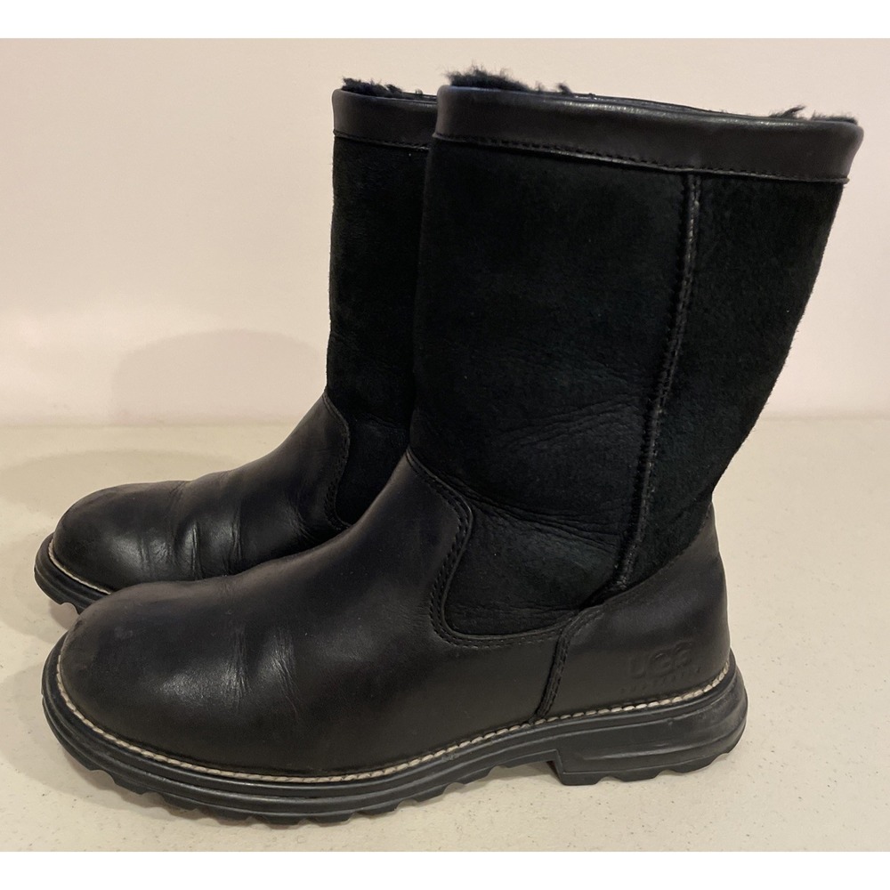 Women's UGG Brooks 5381 Black Shearling Suede Leather Short Boots Size 8 VGUC